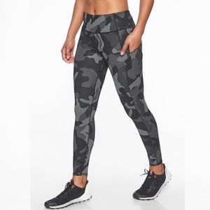 ATHLETA Black Gray Camo Contender 7/8 Tights Powerlifting Leggings Size M